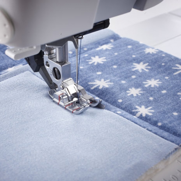 1/4“ Quilt- und Patchworkfuß mit Kantenführung für IDT™-System